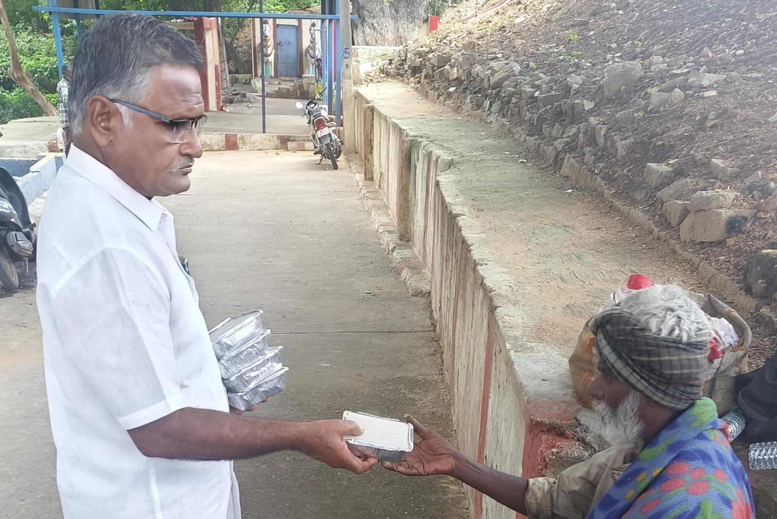 6. Vastra Dhana: Vastra Dhana for children / old age homes.